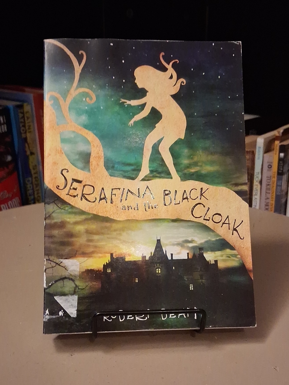 Serafina and the Black Cloak By Robert Beatty